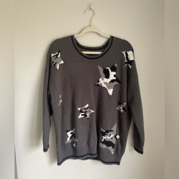 TORRID Grey Star Camo Print Knit Crewneck Sweater Women’s Size 0 Large - Picture 3 of 7